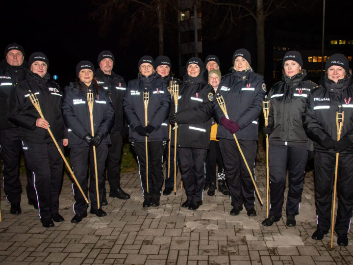 Daugavpils pašvaldības policija turpina Lāčplēša dienas tradīcijas, godinot Latvijas brīvības cīnītājus